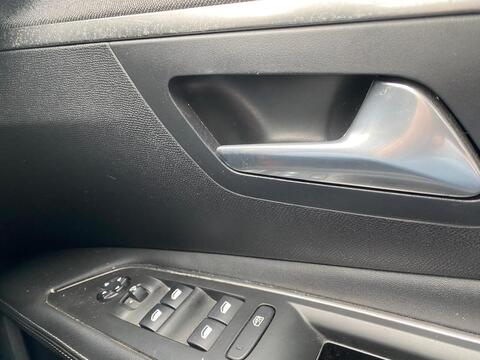 1.2 PureTech Allure SUV 5dr Petrol Manual Euro 6 (s/s) (130 ps)