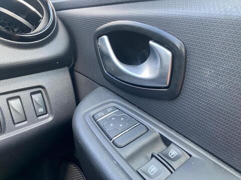 0.9 TCe Iconic Hatchback 5dr Petrol Manual Euro 6 (s/s) (90 ps)