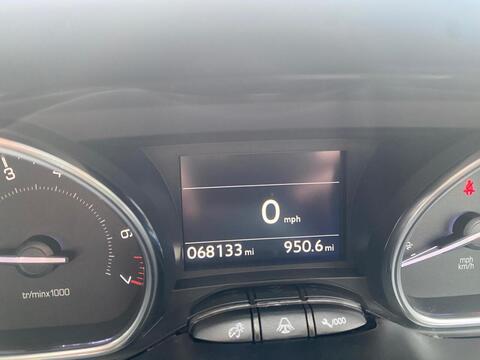 1.2 PureTech Allure Premium SUV 5dr Petrol Manual Euro 6 (s/s) (82 ps)