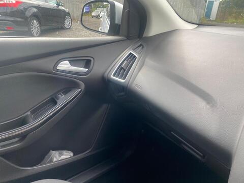 1.0T EcoBoost Titanium Hatchback 5dr Petrol Manual Euro 6 (s/s) (125 ps)