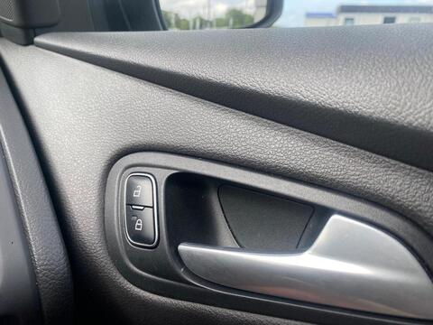 1.0T EcoBoost Titanium Hatchback 5dr Petrol Manual Euro 6 (s/s) (125 ps)