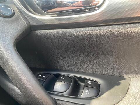1.5 dCi N-Connecta (Glass Roof Pack) 1.5 5dr SUV Manual Diesel