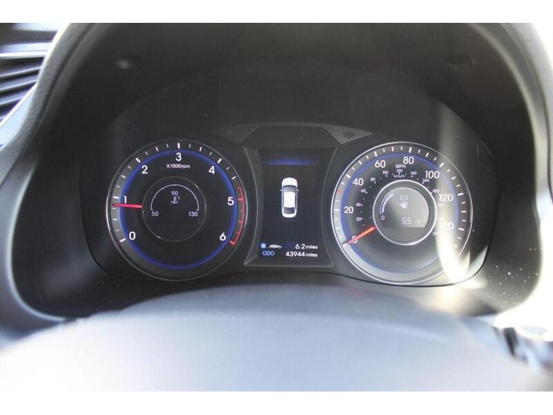 Hyundai 1.7 CRDi Blue Drive Premium Saloon 4dr Diesel Manual Euro 5 (s/s) (136 ps)
