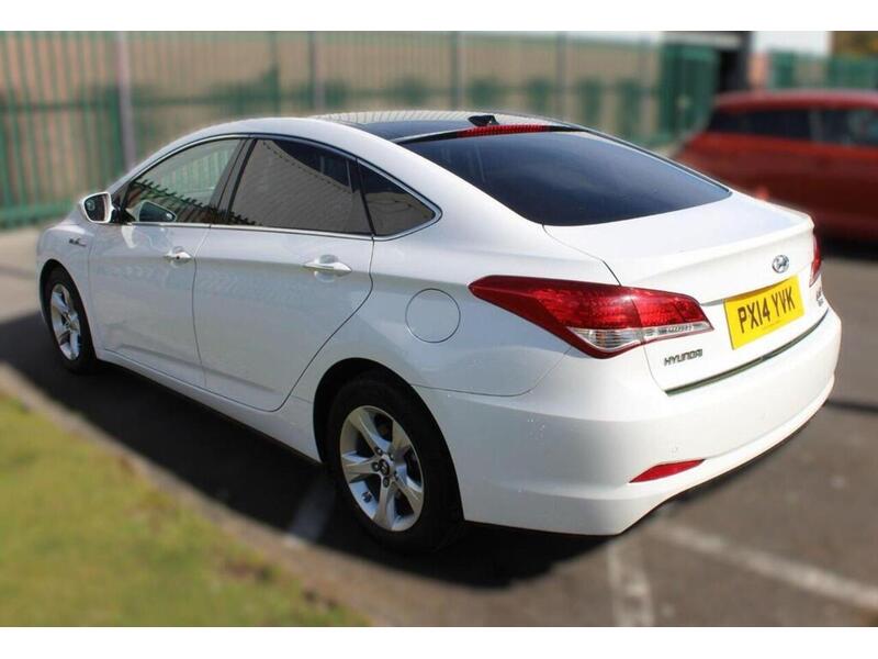 Hyundai 1.7 CRDi Blue Drive Premium Saloon 4dr Diesel Manual Euro 5 (s/s) (136 ps)