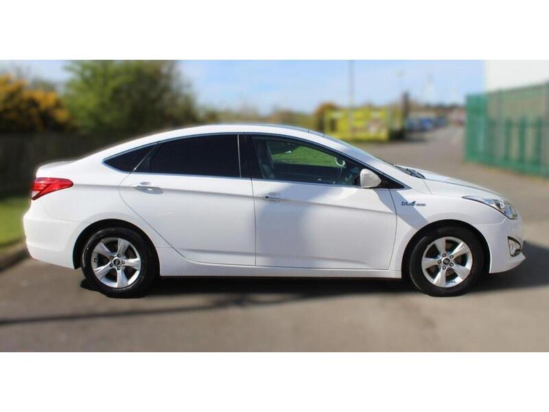 Hyundai 1.7 CRDi Blue Drive Premium Saloon 4dr Diesel Manual Euro 5 (s/s) (136 ps)