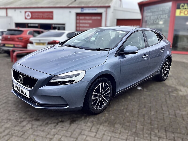 Volvo 2.0 D2 Momentum Hatchback 5dr Diesel Manual Euro 6 (s/s) (120 ps)