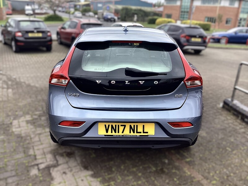 Volvo 2.0 D2 Momentum Hatchback 5dr Diesel Manual Euro 6 (s/s) (120 ps)