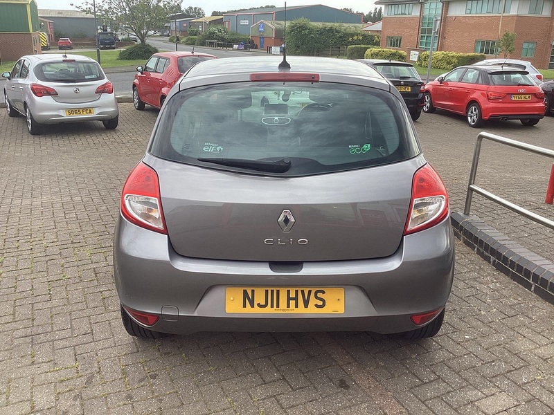 Renault 1.2 Dynamique TomTom Hatchback 5dr Petrol Manual Euro 5 (75 ps)