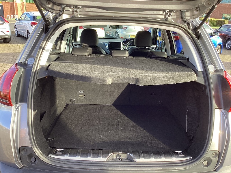Peugeot 1.2 PureTech Allure SUV 5dr Petrol Manual Euro 6 (s/s) (82 ps)