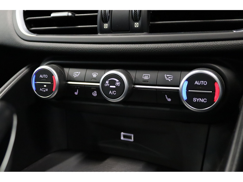 Alfa Romeo 2.0T Veloce Saloon 4dr Petrol Auto Euro 6 (s/s) (280 ps)