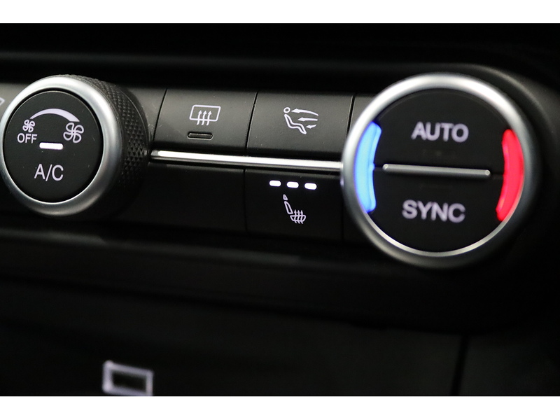 Alfa Romeo 2.0T Veloce Saloon 4dr Petrol Auto Euro 6 (s/s) (280 ps)