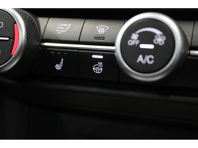 Alfa Romeo 2.0T Veloce Saloon 4dr Petrol Auto Euro 6 (s/s) (280 ps)