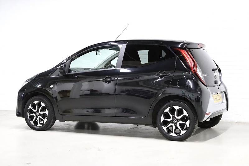 Toyota 1.0 VVT-i x-plore Hatchback 5dr Petrol Manual Euro 6 (71 ps)