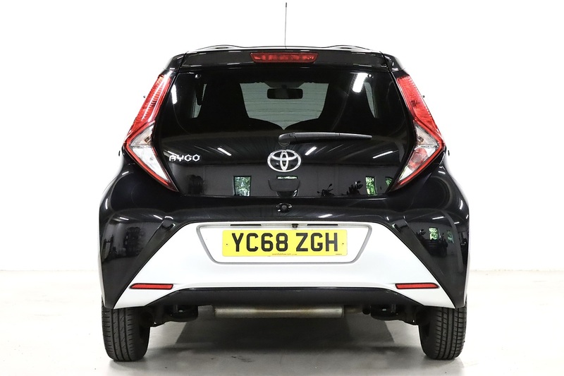 Toyota 1.0 VVT-i x-plore Hatchback 5dr Petrol Manual Euro 6 (71 ps)