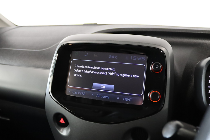 Toyota 1.0 VVT-i x-plore Hatchback 5dr Petrol Manual Euro 6 (71 ps)