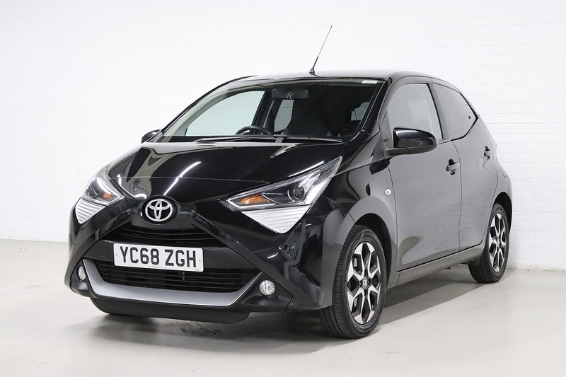 Toyota 1.0 VVT-i x-plore Hatchback 5dr Petrol Manual Euro 6 (71 ps)