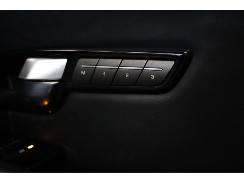 Land Rover 2.0 TD4 HSE Dynamic SUV 5dr Diesel Auto 4WD Euro 6 (s/s) (180 ps)