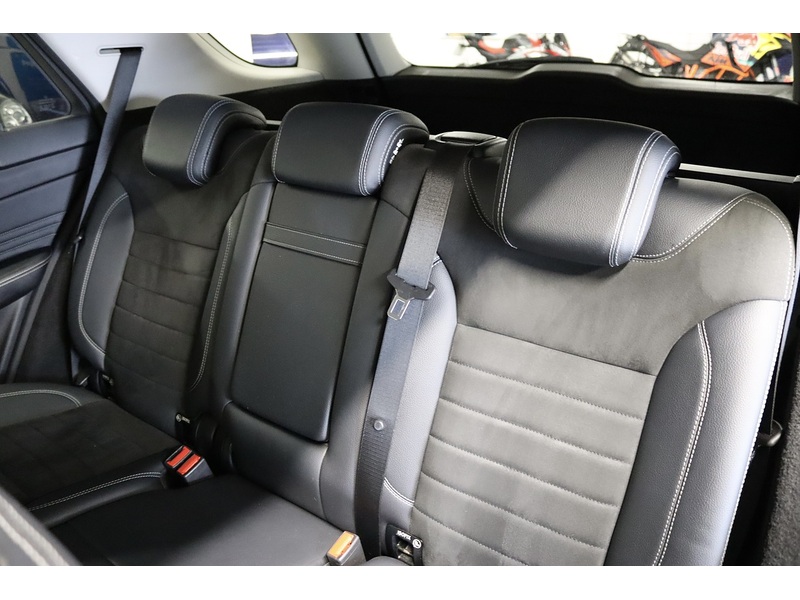 Mercedes-Benz 2.1 ML250 BlueTEC AMG Sport SUV 5dr Diesel G-Tronic 4WD Euro 6 (s/s) (204 ps)