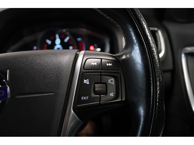 Volvo 1.6 D2 R-Design Lux Estate 5dr Diesel Manual Euro 5 (s/s) (115 ps)