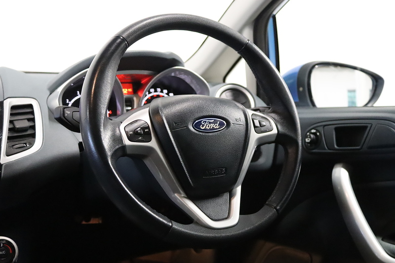Ford Fiesta Titanium - U2559