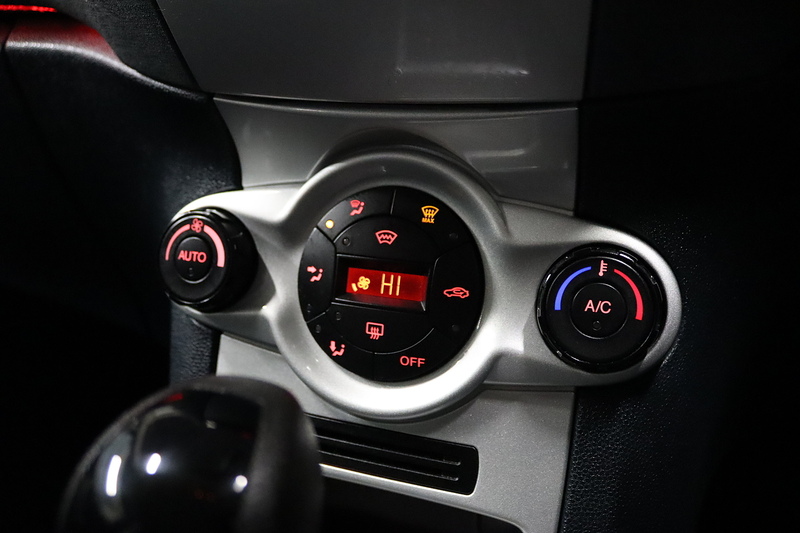 Ford Fiesta Titanium - U2559