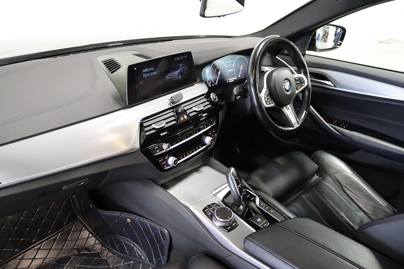 BMW 5 Series 530e M Sport - U2587