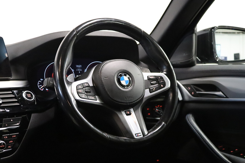 BMW 5 Series 530e M Sport - U2587