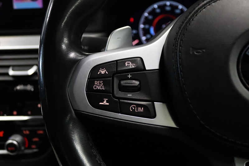 BMW 5 Series 530e M Sport - U2587