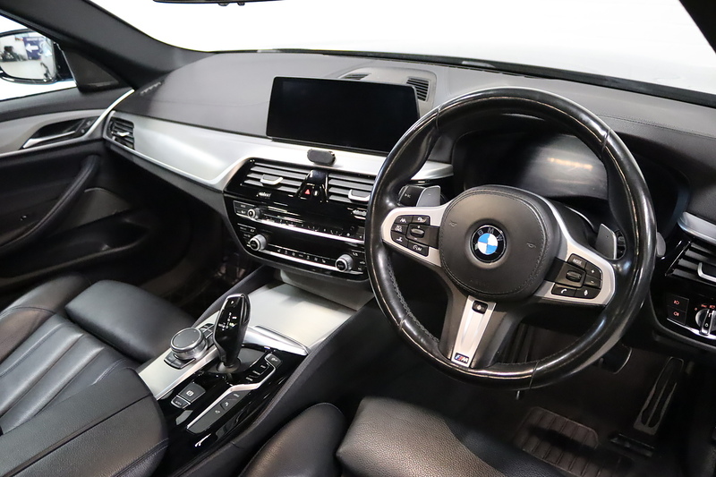 BMW 5 Series 530e M Sport - U2587