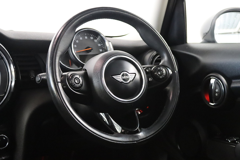 MINI Hatch Cooper - U2599