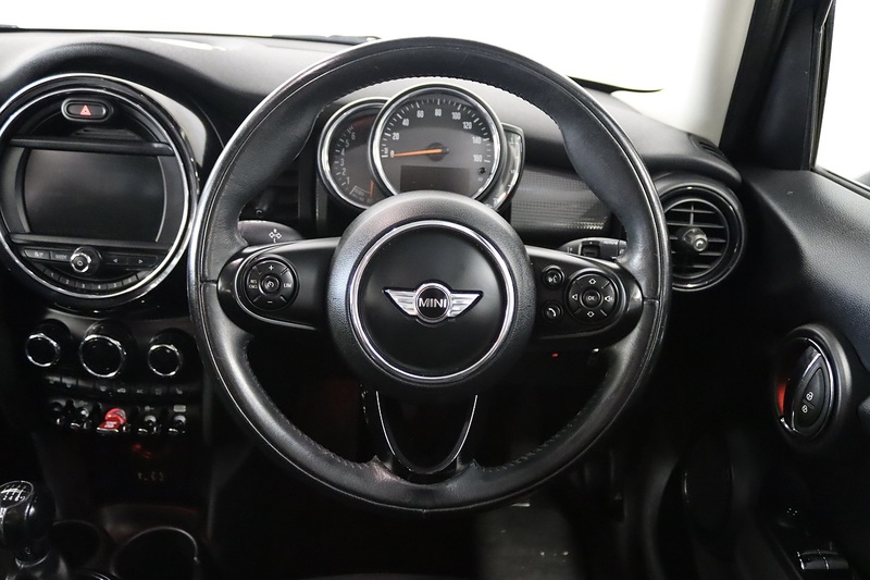MINI Hatch Cooper - U2599