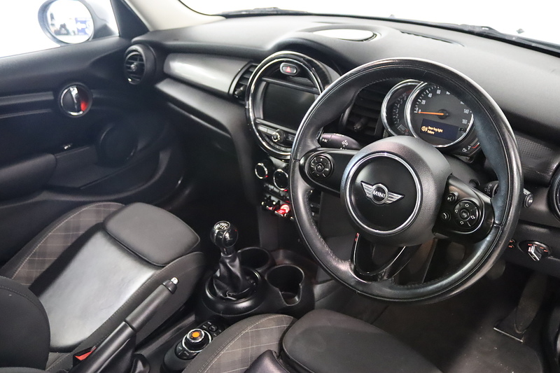 MINI Hatch Cooper - U2599