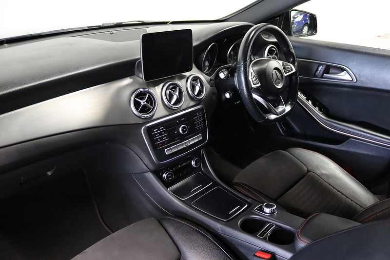 Mercedes-Benz CLA CLA220d AMG Line Night Edition - U2603