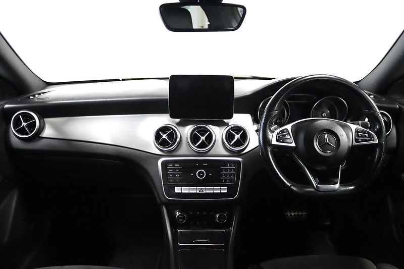 Mercedes-Benz CLA CLA220d AMG Line Night Edition - U2603