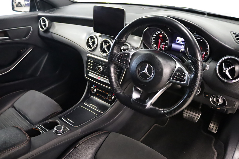 Mercedes-Benz CLA CLA220d AMG Line Night Edition - U2603