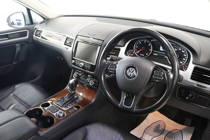 Volkswagen Touareg TDI V6 BlueMotion Tech SE - U2625