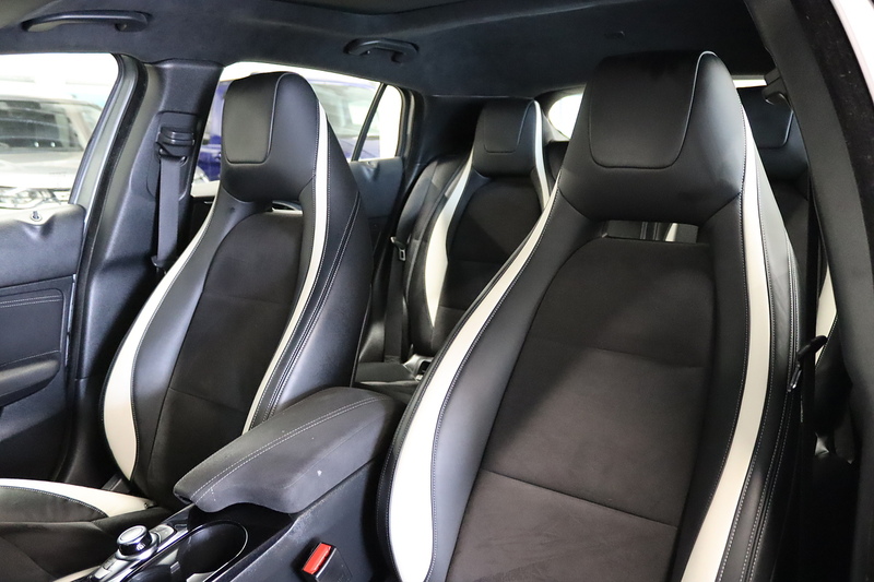 Infiniti Q30 d Sport - U2631