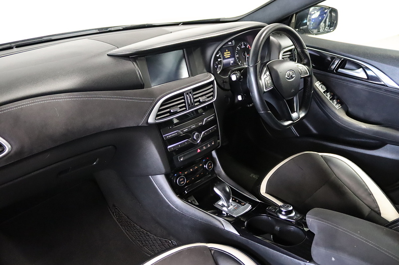 Infiniti Q30 d Sport - U2631