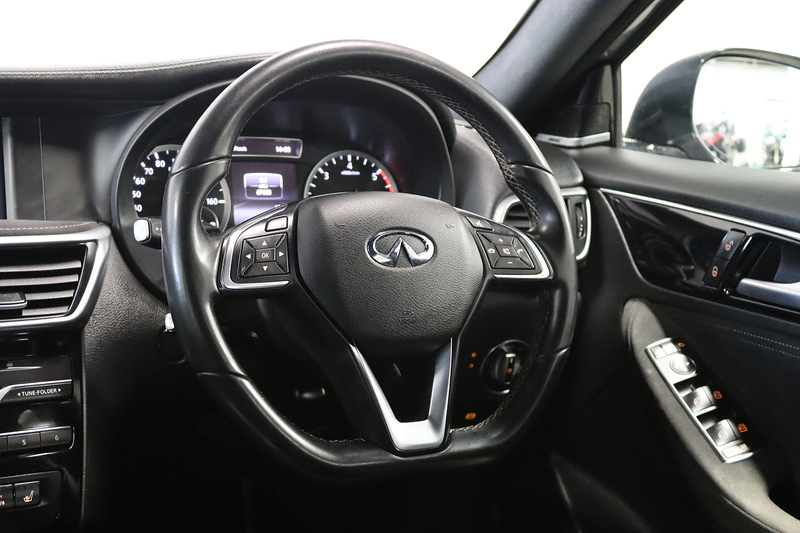 Infiniti Q30 d Sport - U2631