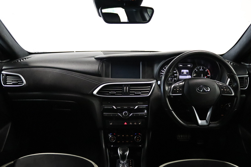 Infiniti Q30 d Sport - U2631