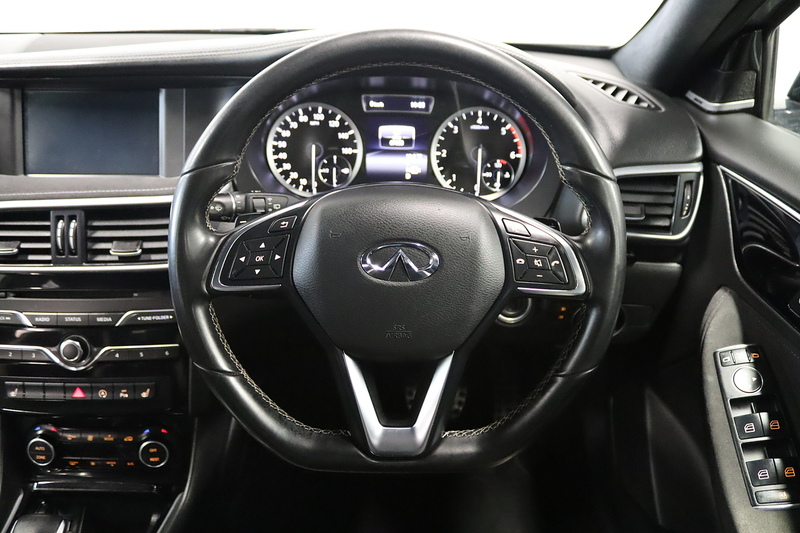 Infiniti Q30 d Sport - U2631