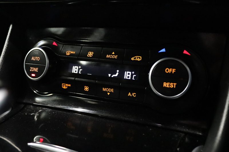 Infiniti Q30 d Sport - U2631