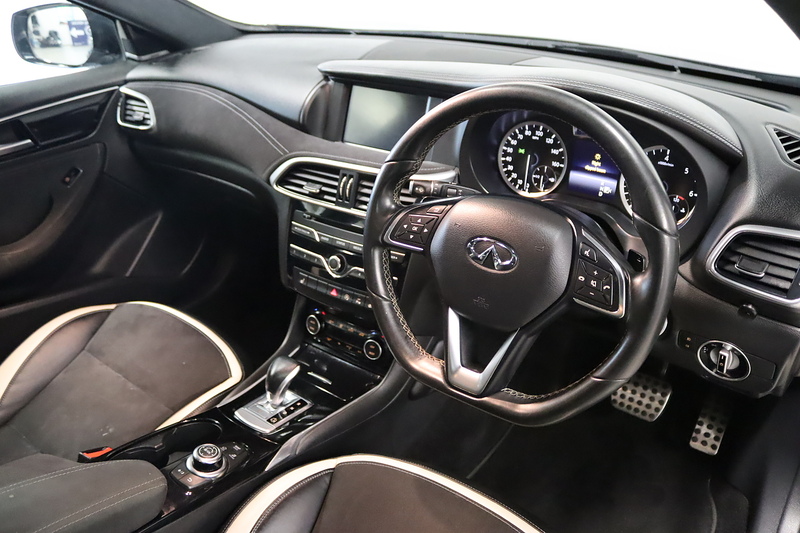 Infiniti Q30 d Sport - U2631