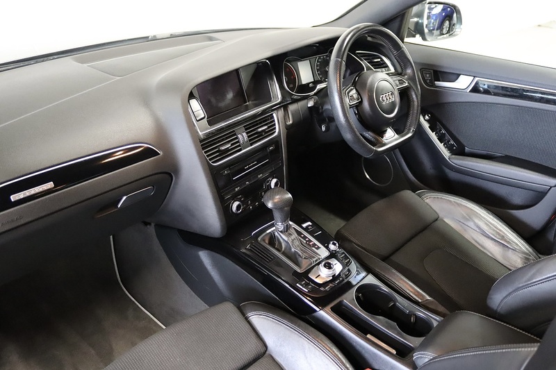 Audi A4 TDI Black Edition - U2633