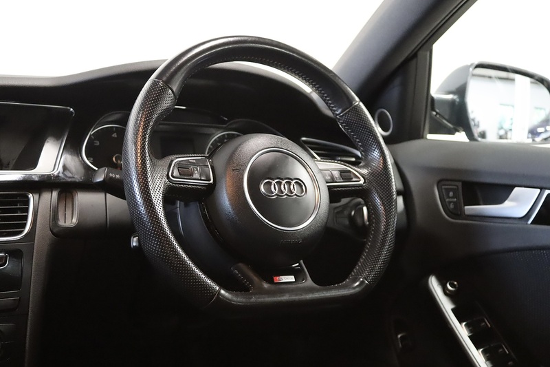 Audi A4 TDI Black Edition - U2633