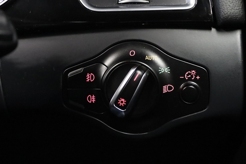 Audi A4 TDI Black Edition - U2633