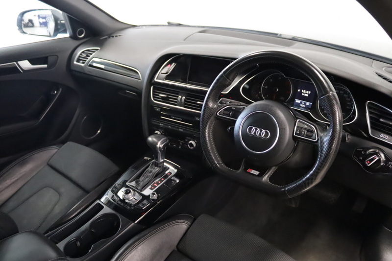 Audi A4 TDI Black Edition - U2633