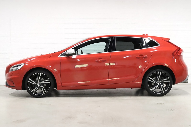 Volvo V40 D2 R-Design Pro - U2645