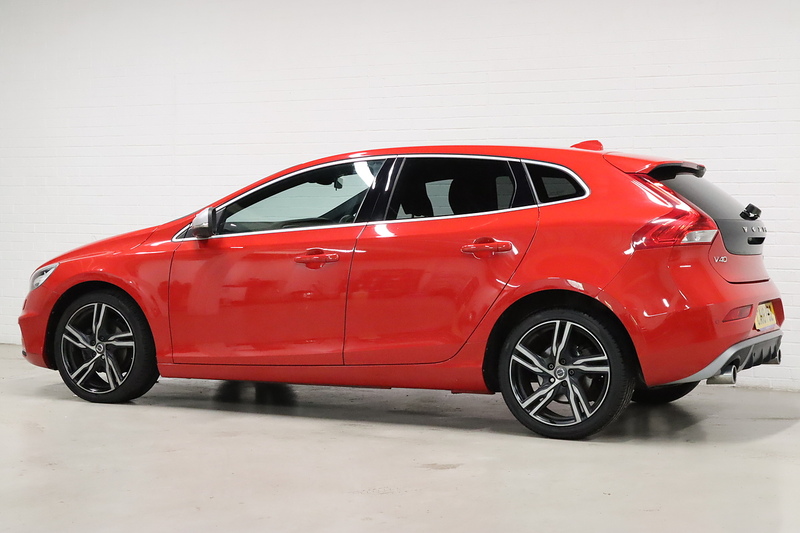 Volvo V40 D2 R-Design Pro - U2645