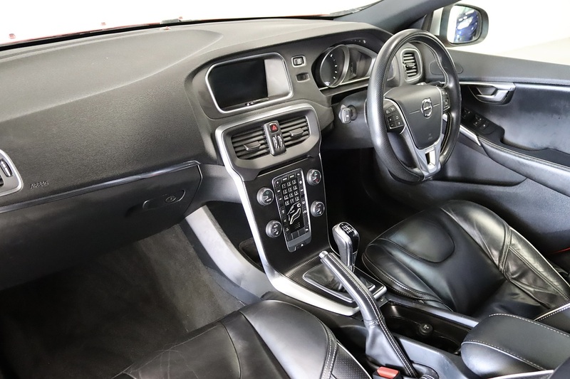Volvo V40 D2 R-Design Pro - U2645